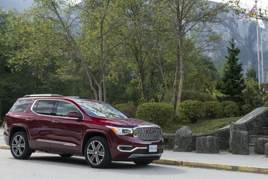  GMC Acadia Denali 2016 года  (фото 9 из 33)
